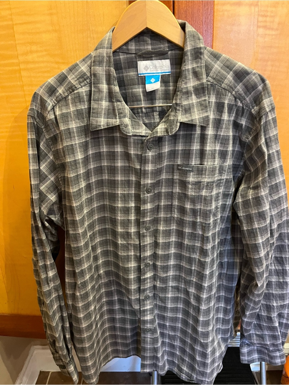 Columbia Men's Gray Plaid Long-Sleeve Button-Down Shirt